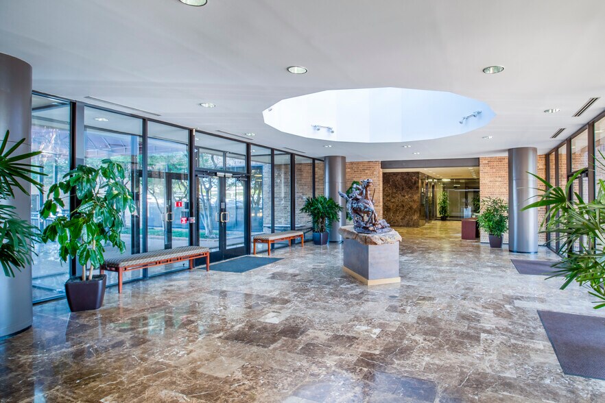 More Photos Of 6707 Brentwood Stair Rd, Fort Worth Office For Sale