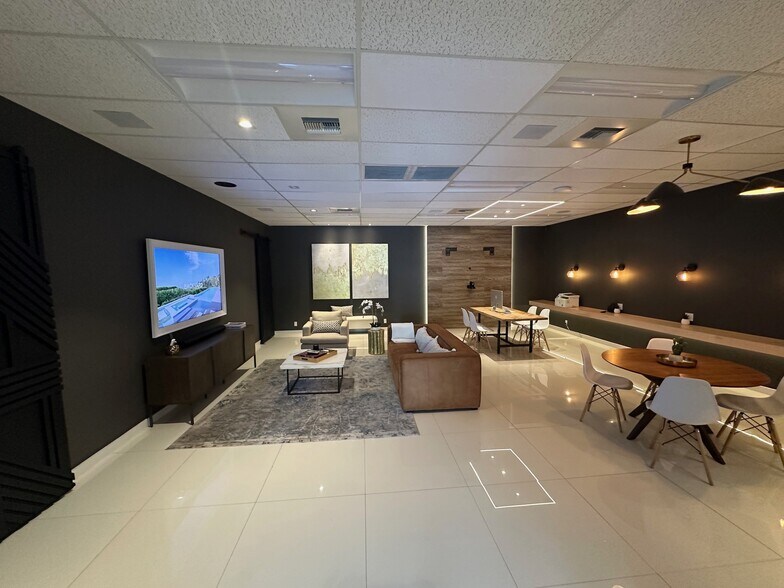More Photos Of 120 Paragon Ln, El Paso Office For Sale
