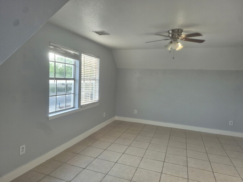 More Photos Of 382 S Interstate 35, New Braunfels Medical For Lease