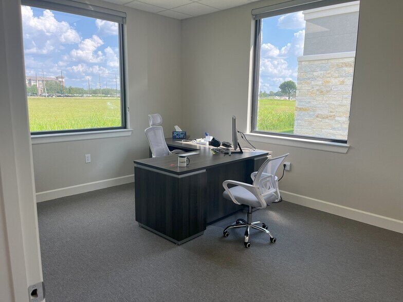 Primary Photo Of 25145 Star Ln, Katy Medical For Sale