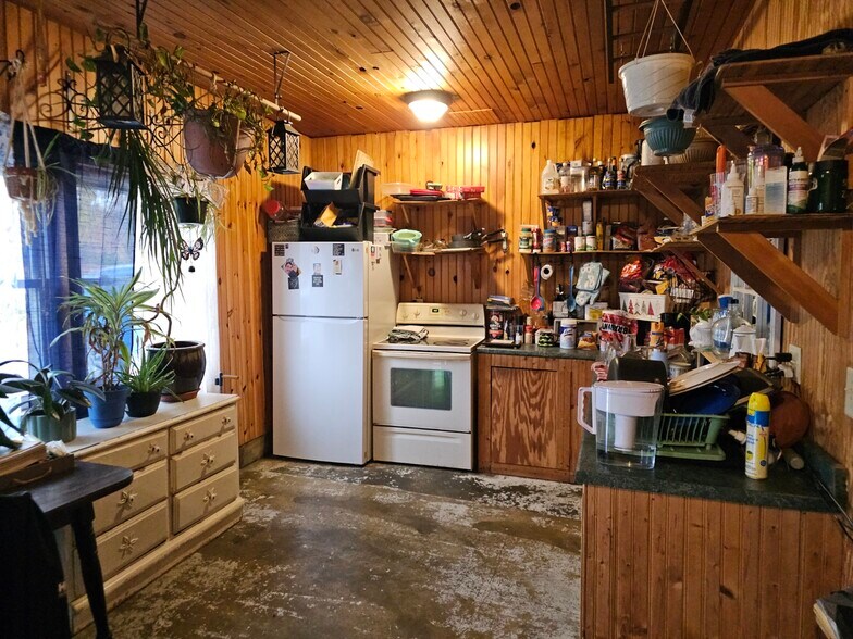 More Photos Of 181 Waterville Rd, Belfast Restaurant For Lease