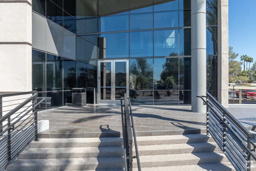 More Photos Of 2960 W Sahara Ave, Las Vegas Office For Lease