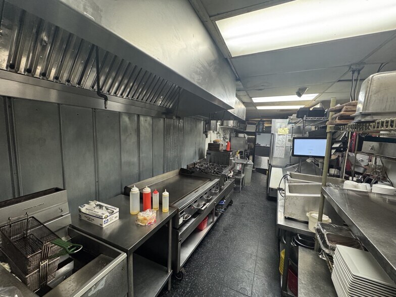 More Photos Of 4112 Pennsylvania Ave, Kansas City Storefront For Sale