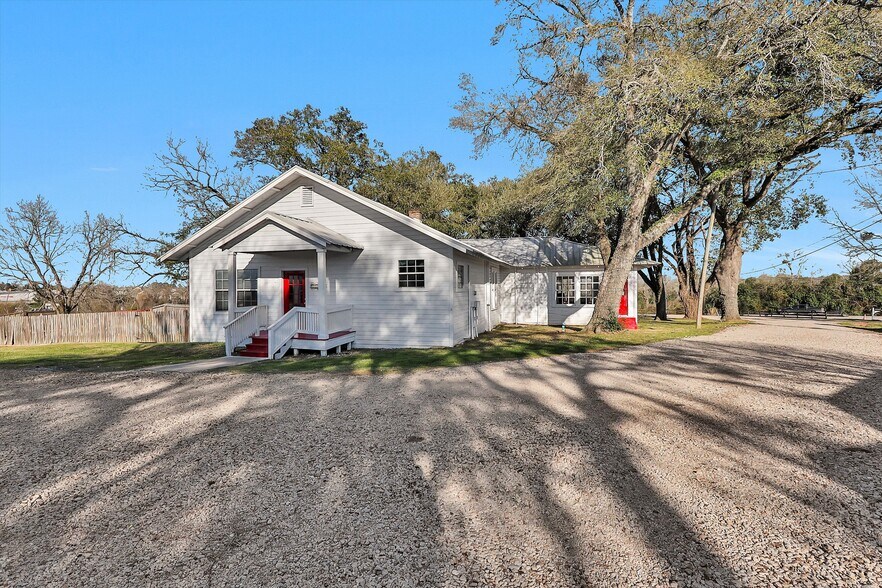 More Photos Of 13801 Liberty St, Montgomery Office Residential For Sale