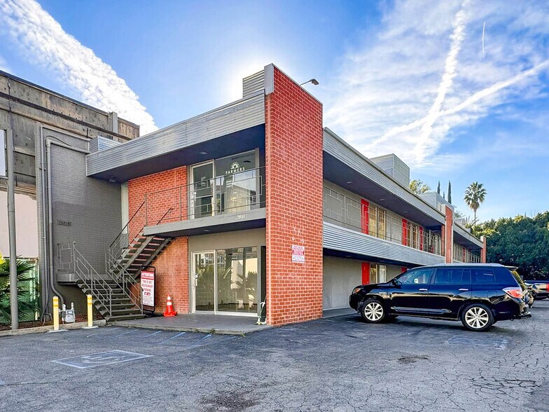 More Photos Of 16218 Ventura Blvd, Encino Loft Creative Space For Lease