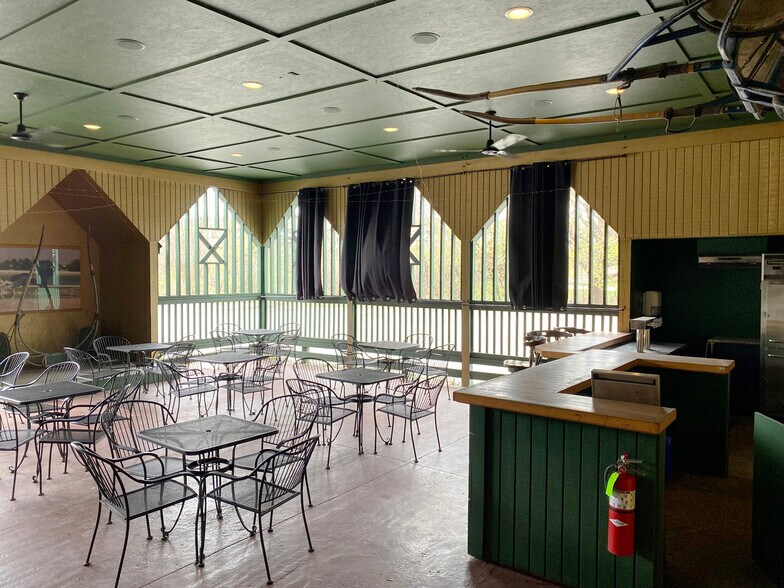 More Photos Of 410 S Clippert St, Lansing Restaurant For Sale