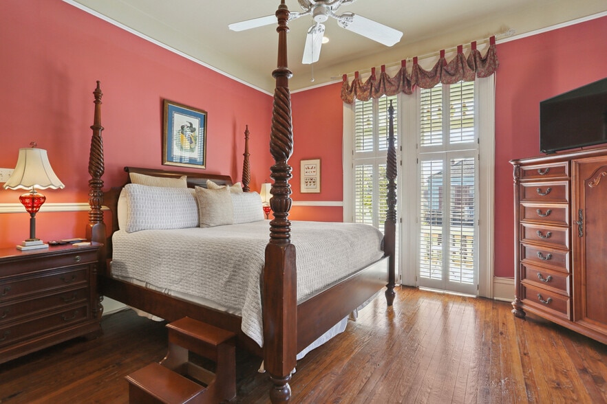More Photos Of 4117 Perrier St, New Orleans Hotel For Sale
