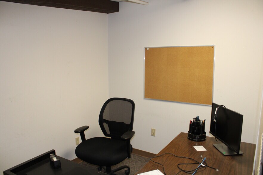 More Photos Of 120 9th St SW, Clarion Flex For Sale