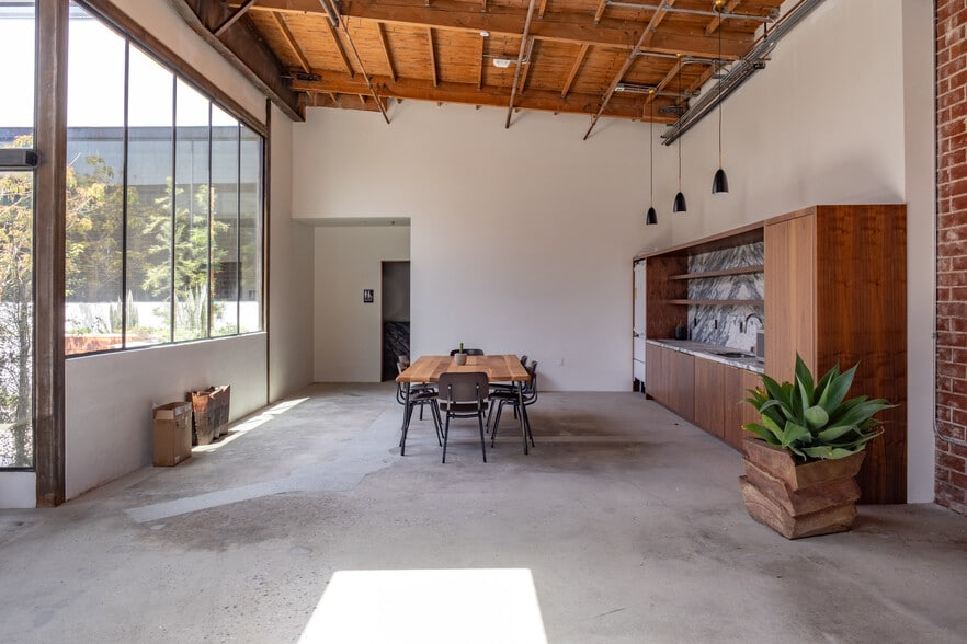 More Photos Of 5909 Blackwelder St, Culver City Office For Sale