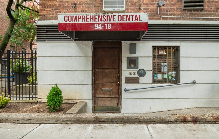 More Photos Of 9418 59th Ave, Elmhurst Office For Sale