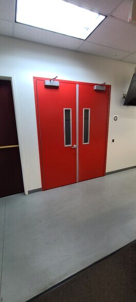 More Photos Of 2400 Pilot Knob Rd, Mendota Heights Light Manufacturing For Lease