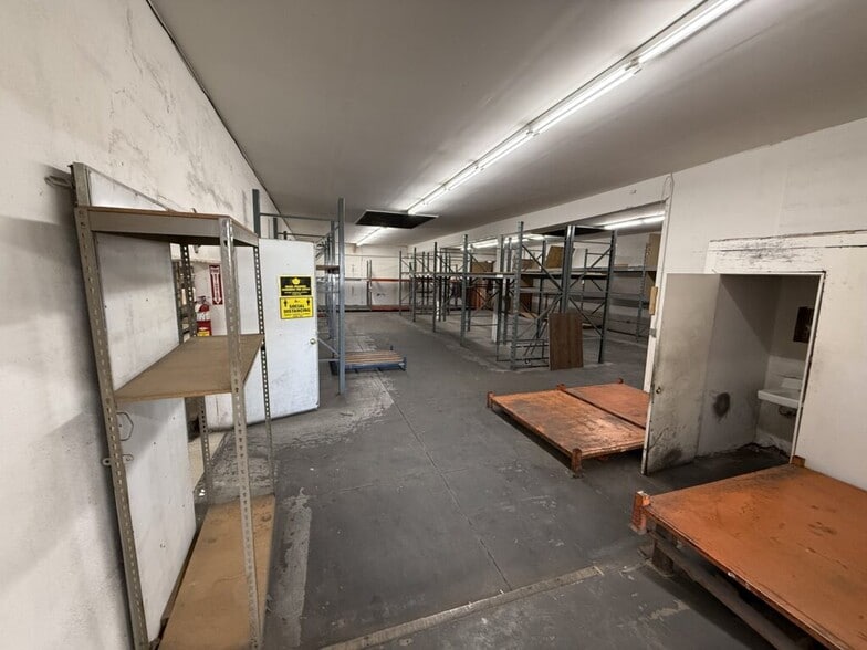 More Photos Of 965 Venice Blvd, Los Angeles Warehouse For Lease