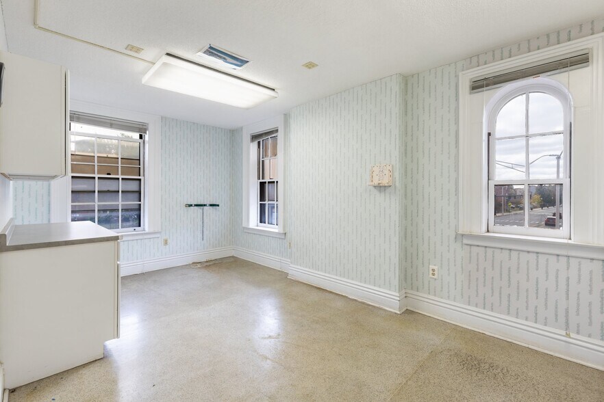 More Photos Of 1 Main St, Hartford Office Residential For Sale