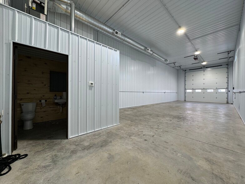 More Photos Of 26681 483rd Ave, Rowena Warehouse For Lease
