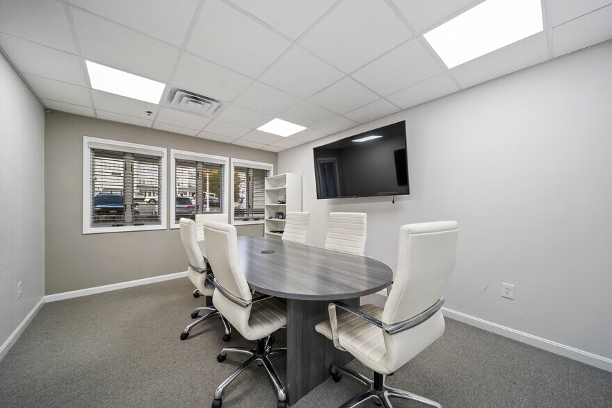 More Photos Of 75 Gilcreast Rd, Londonderry Office For Sale