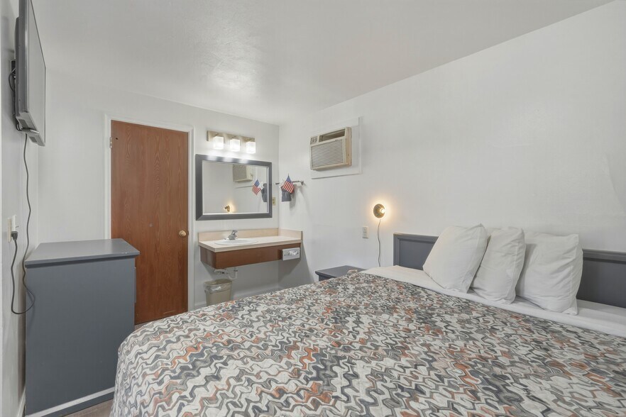 More Photos Of 311 E Main St, Vernal Hotel For Sale
