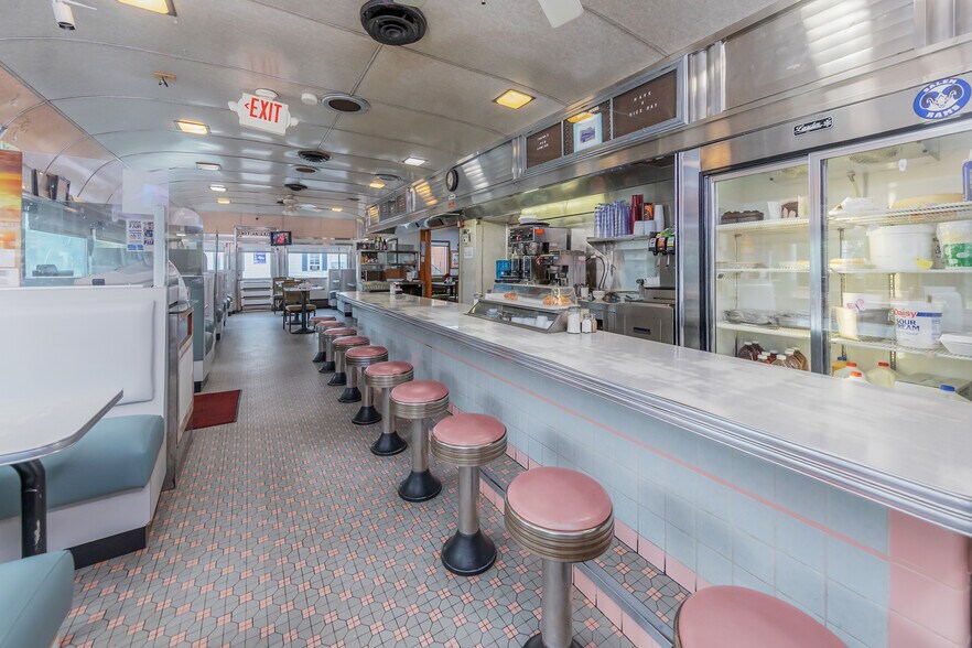 More Photos Of 113 W Broadway, Salem Restaurant For Sale