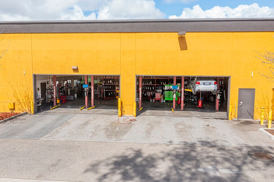 More Photos Of 2320 E Vineyard Ave, Oxnard Auto Repair For Sale