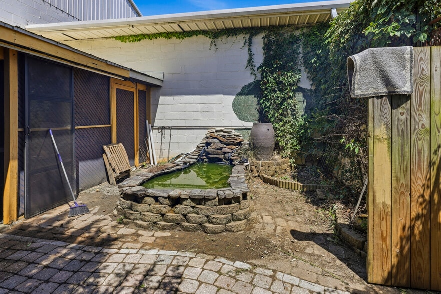 More Photos Of 1358 W Main St, Forest City Warehouse For Sale