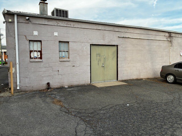 More Photos Of 464 E Main St, Patchogue Freestanding For Lease