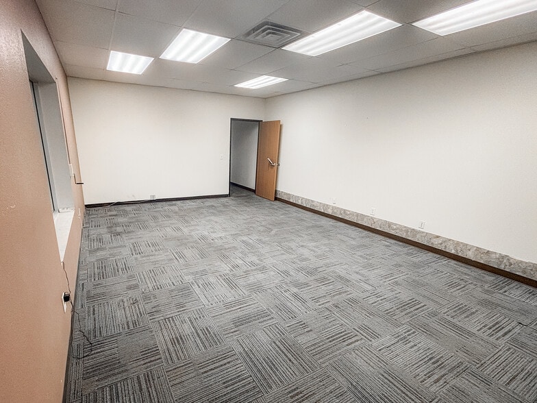 More Photos Of 4340 E Alexander Rd, Las Vegas Warehouse For Lease