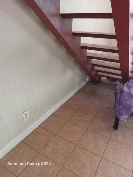 More Photos Of 215 Coventry Dr, Stockton Apartments For Sale