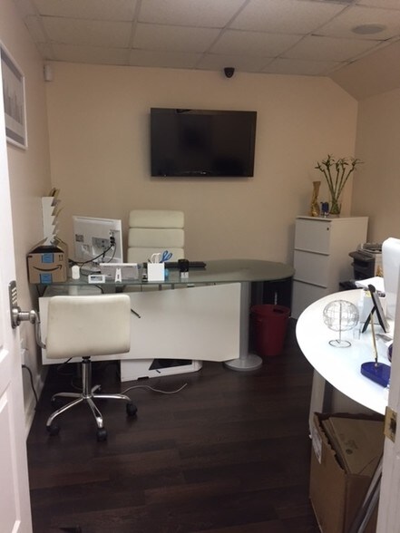 More Photos Of 3750 NW 114th Ave, Miami Warehouse For Lease