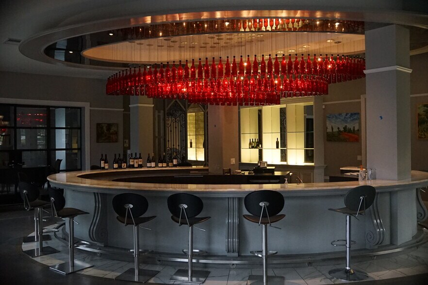 More Photos Of 929 Main St, Saint Helena Restaurant For Sale