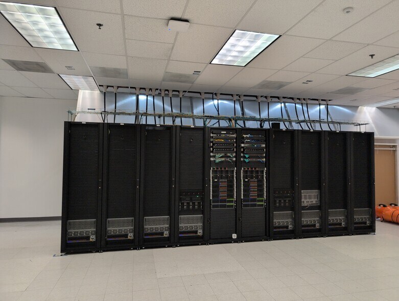 More Photos Of 388 Oakmead Pky, Sunnyvale Service For Lease