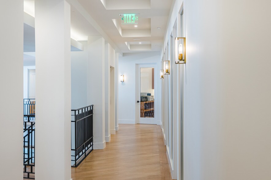 More Photos Of 2211 W Burbank Blvd, Burbank Office For Sale