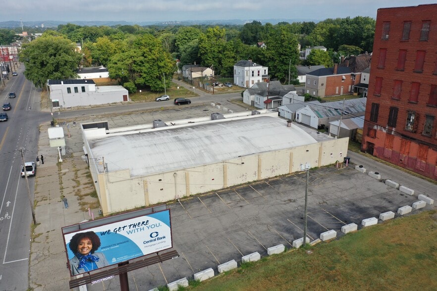 More Photos Of 2421 W Market St, Louisville Freestanding For Sale