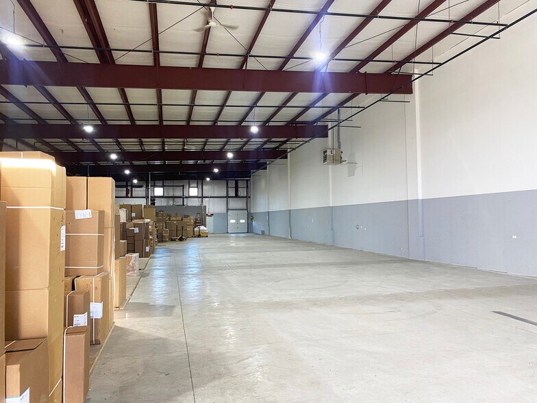 More Photos Of 41W195 Railroad St, Pingree Grove Warehouse For Lease