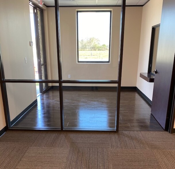 More Photos Of 4484 Genoa Red Bluff Rd, Houston Unknown For Lease