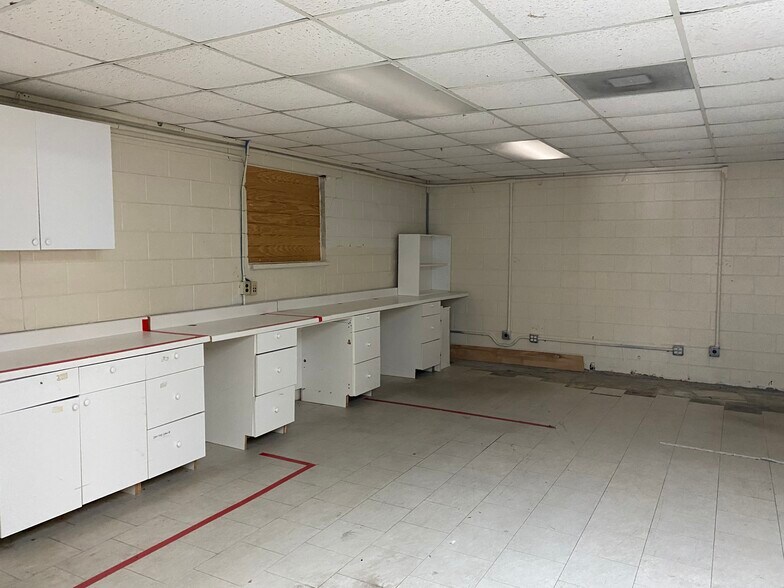 More Photos Of 1120 Broad Ave, Gulfport Freestanding For Lease