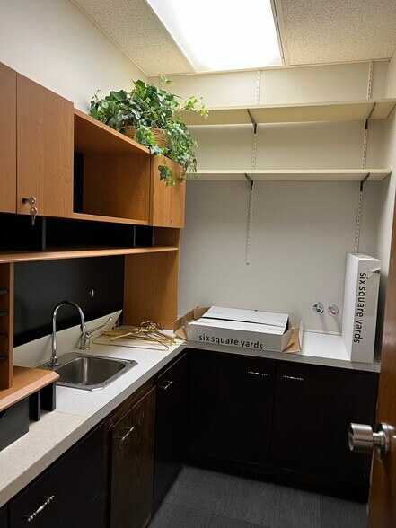 More Photos Of 4656 W Jefferson Blvd, Fort Wayne Unknown For Lease