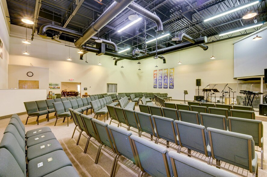 More Photos Of 60 E Hanover Ave, Morris Plains Showroom For Sale