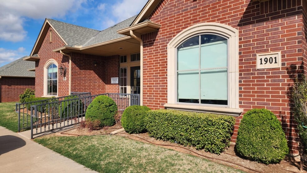Primary Photo Of 1901 W 33rd St, Edmond Office Residential For Lease