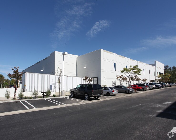 More Photos Of 130 W Cochran St, Simi Valley Distribution For Lease