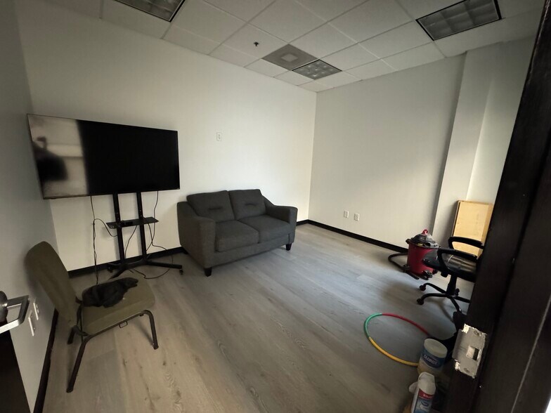 More Photos Of 10624 Metromont Pky, Charlotte Showroom For Sale