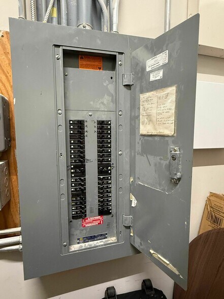 More Photos Of 2101 W Chesterfield Blvd, Springfield Office For Sale