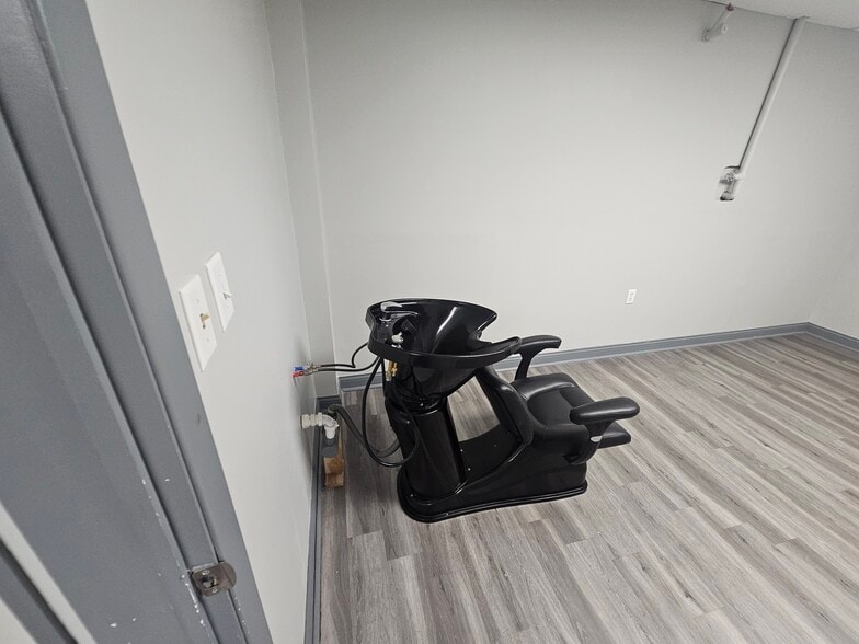 More Photos Of 6117 N College Ave, Indianapolis Medical For Lease