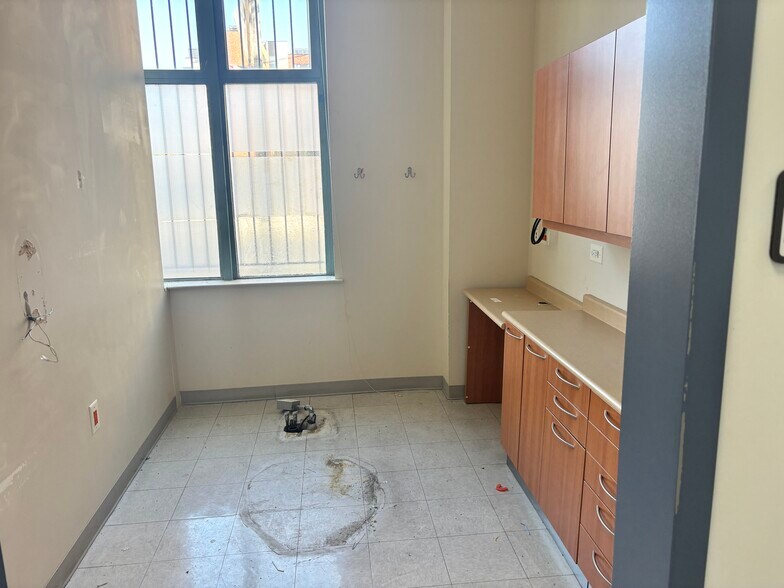 More Photos Of 330 Hinsdale St, Brooklyn Multifamily For Sale