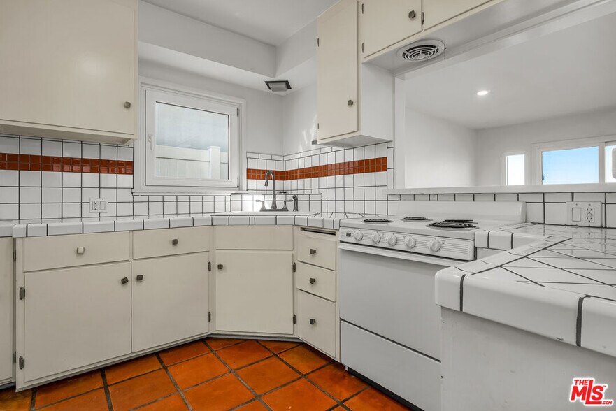 More Photos Of 6515 Vista del Mar, Playa Del Rey Apartments For Sale