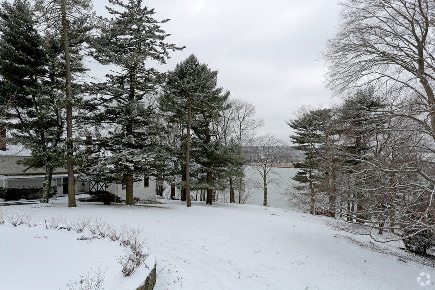 More Photos Of 12 Glenwood Rd, Roslyn Specialty For Sale