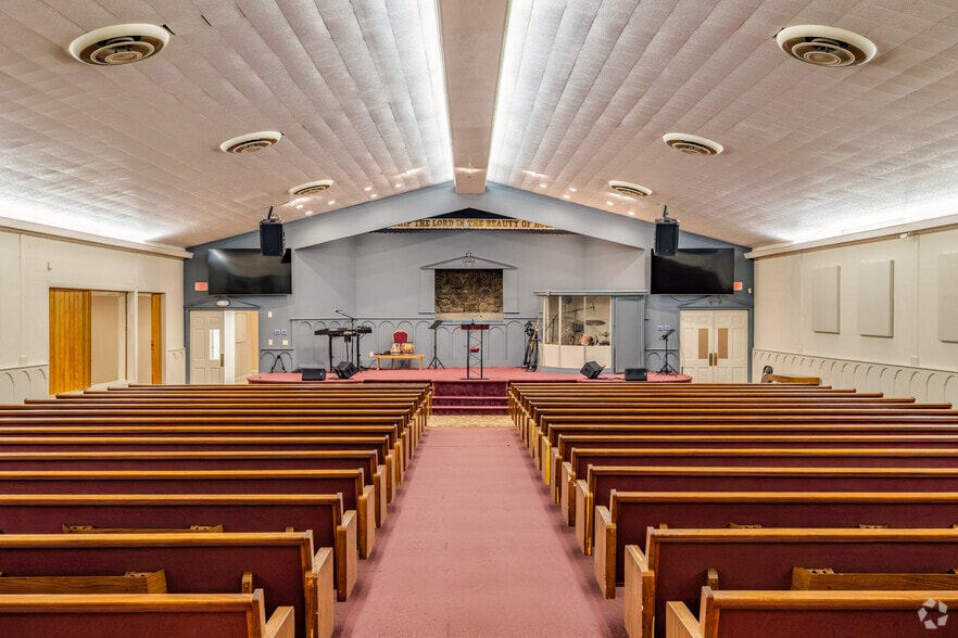 More Photos Of 2915 Broadway Blvd, Garland Religious Facility For Sale