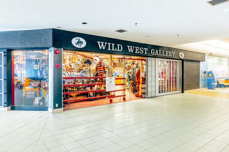 More Photos Of 3725 56 St, Wetaskiwin General Retail For Lease