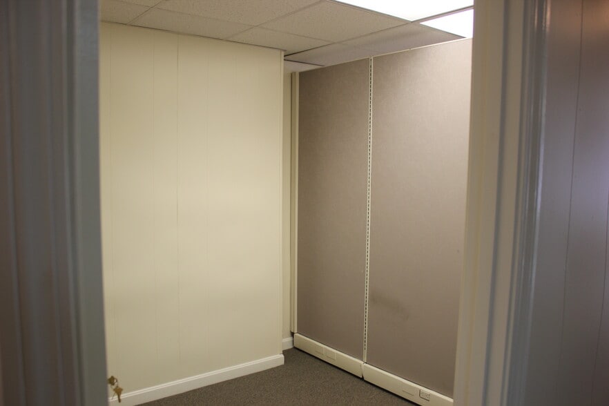 More Photos Of 16-18 Cottage St, Franklin Unknown For Lease