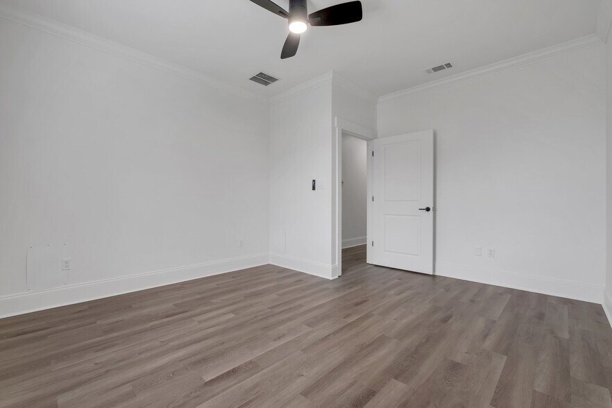 More Photos Of 1725 Capital Cir NE, Tallahassee Medical For Sale