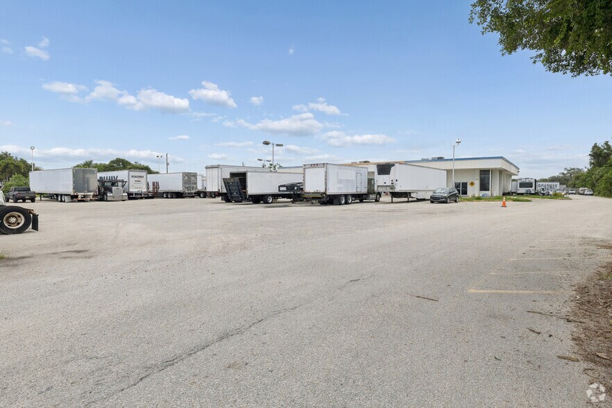 More Photos Of 7501 E 15th St, Sarasota Land For Lease