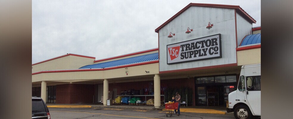 More Photos Of 207 Swansea Mall Dr, Swansea Unknown For Lease